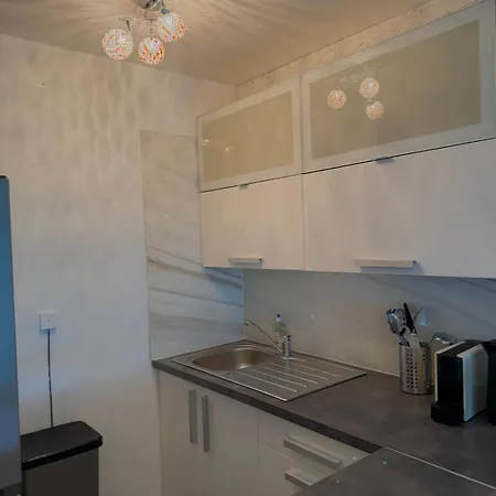 Lägenhet One-bedroom Les Restanques With Pool And Tennis Court